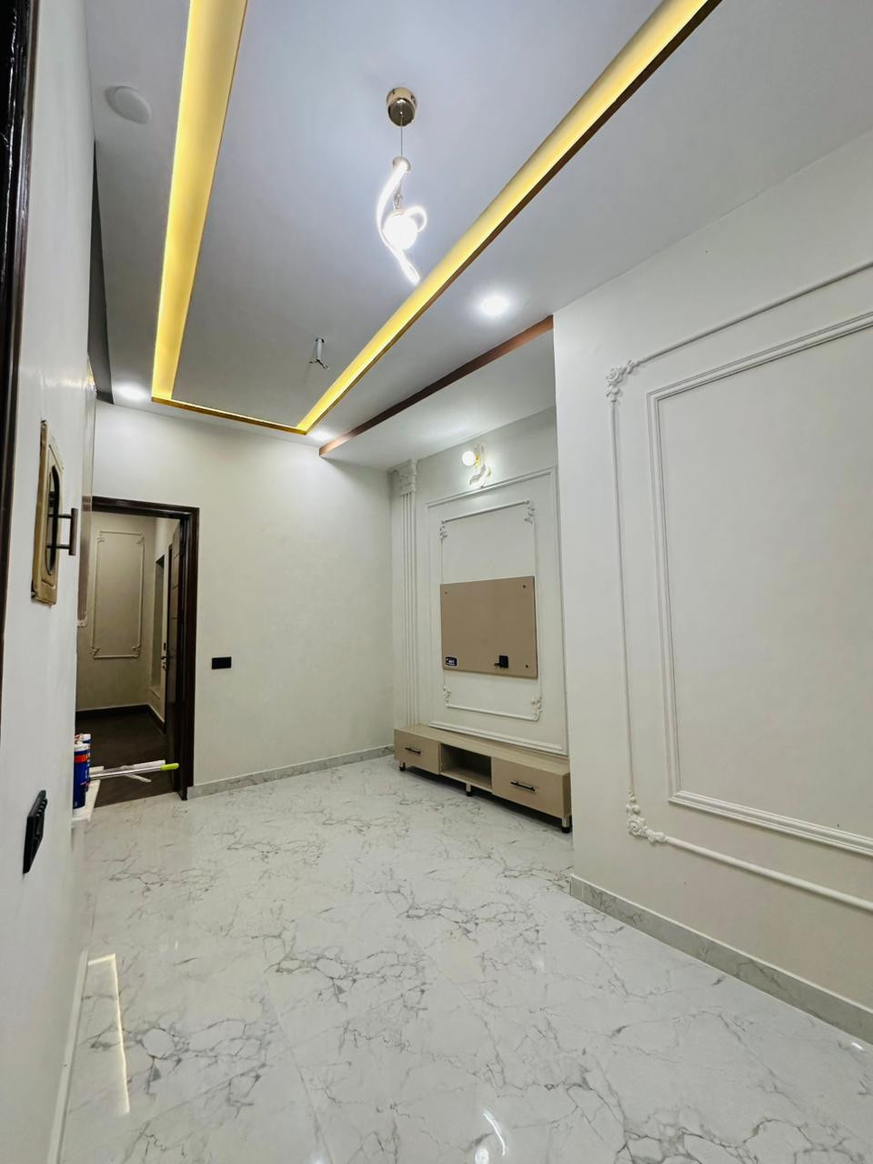 Property gallery image 1